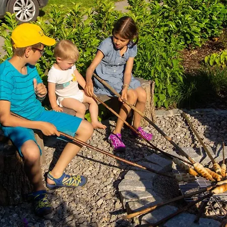 Kinderbauernhof Salmanner 招待所 3*